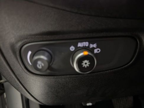 Used 2019 Chevrolet Equinox LT image 18