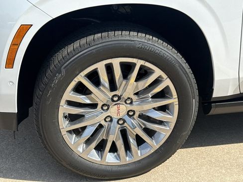 New 2026 GMC Yukon XL Denali w/ Sun & Power Step Package AWD/4WD image 17
