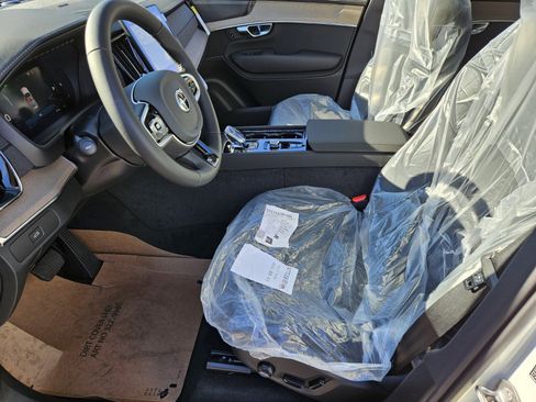 New 2026 Volvo XC90 B6 Plus w/ Protection Package Premier image 7