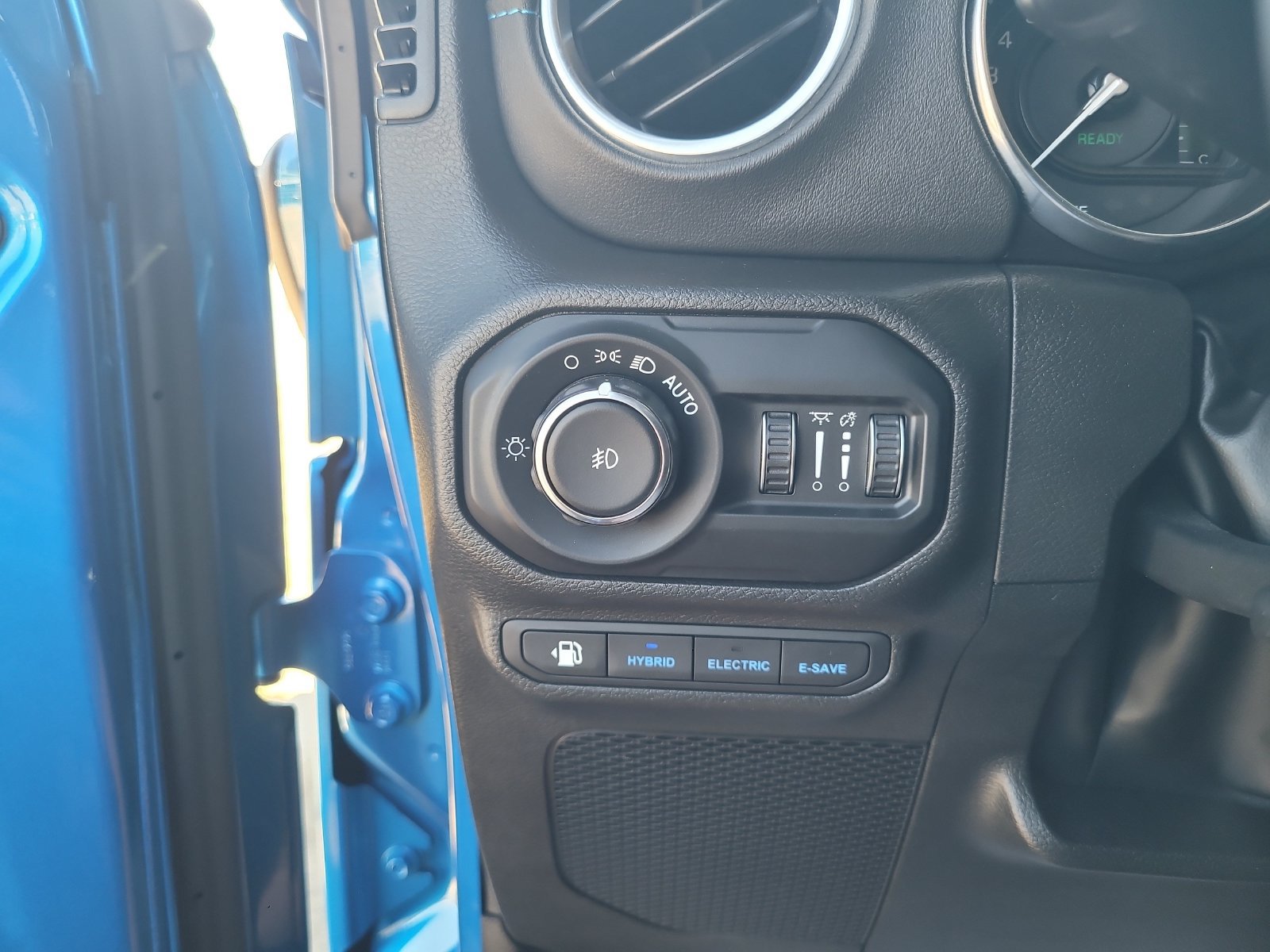 Used 2022 Jeep Wrangler Unlimited Rubicon 4xe w/ Cold Weather Group AWD/4WD image 16