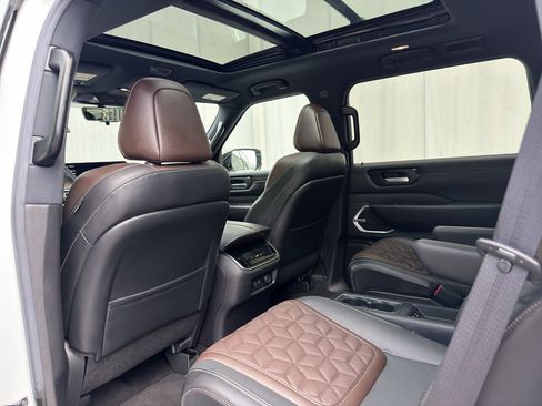 Certified 2025 Nissan Armada Platinum Reserve AWD/4WD image 11