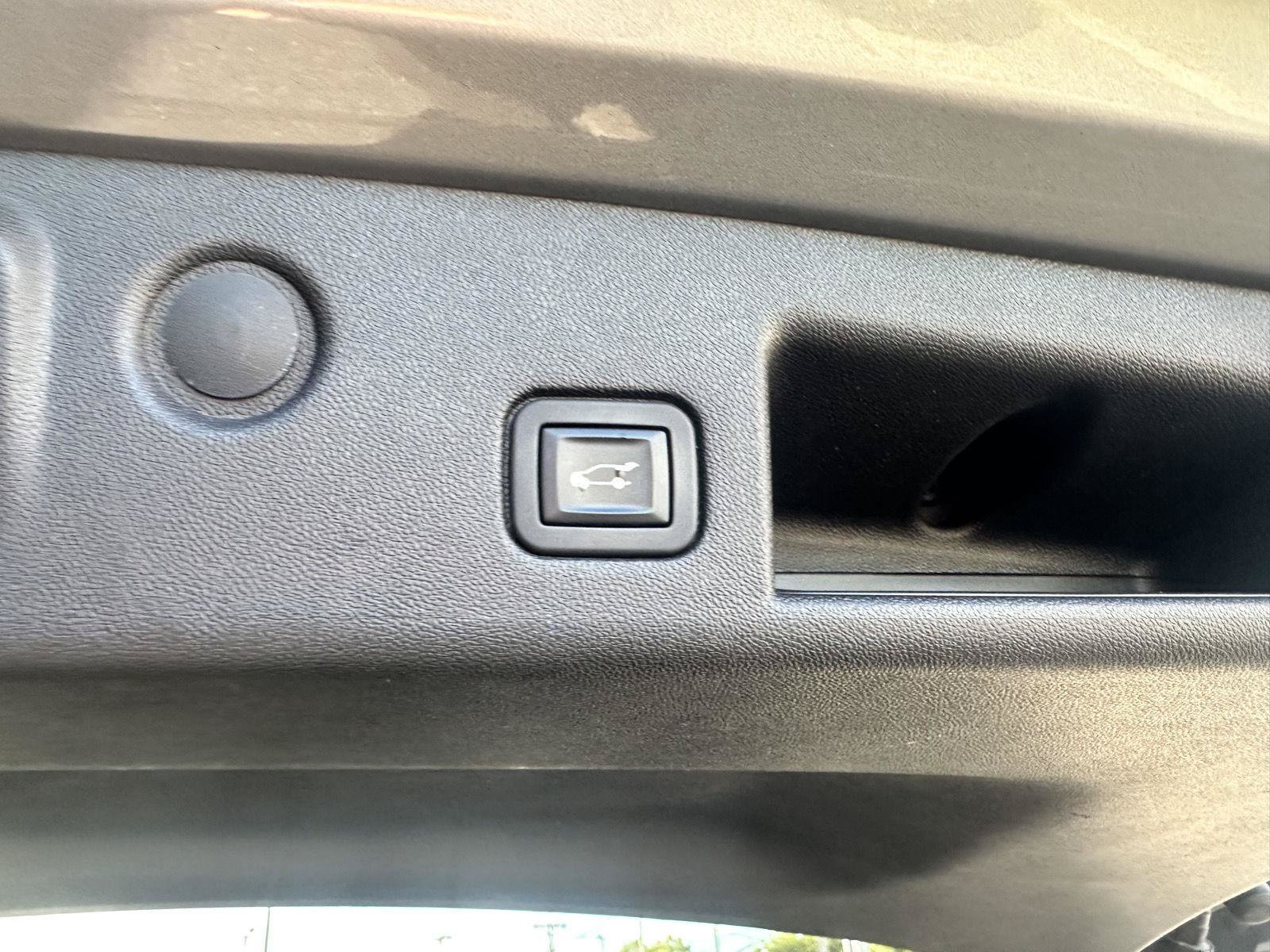 Used 2019 Chevrolet Equinox LT FWD image 16