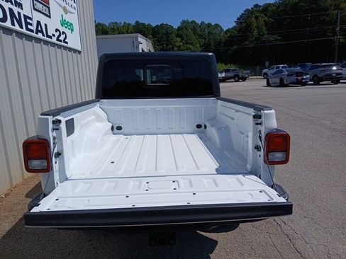 New 2025 Jeep Gladiator Sport image 6