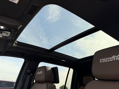 New 2026 Chevrolet Suburban High Country AWD/4WD image 22