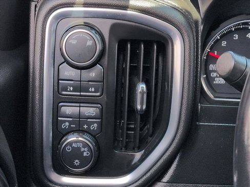Used 2019 Chevrolet Silverado 1500 LT Trail Boss AWD/4WD image 17