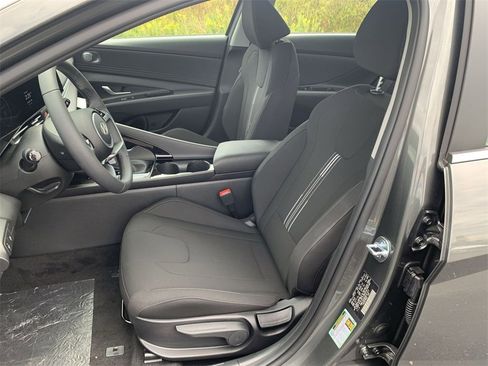 New 2025 Hyundai Elantra SEL image 11