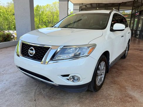 Used 2015 Nissan Pathfinder SL w/ SL Tech Package FWD image 3