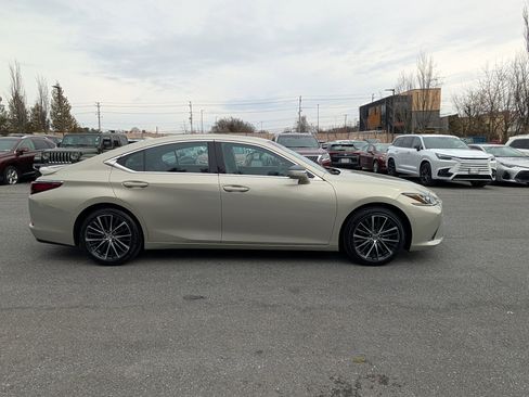 Certified 2022 Lexus ES 350 w/ Premium Package image 2