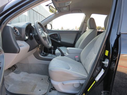 Used 2010 Toyota RAV4 2WD image 21