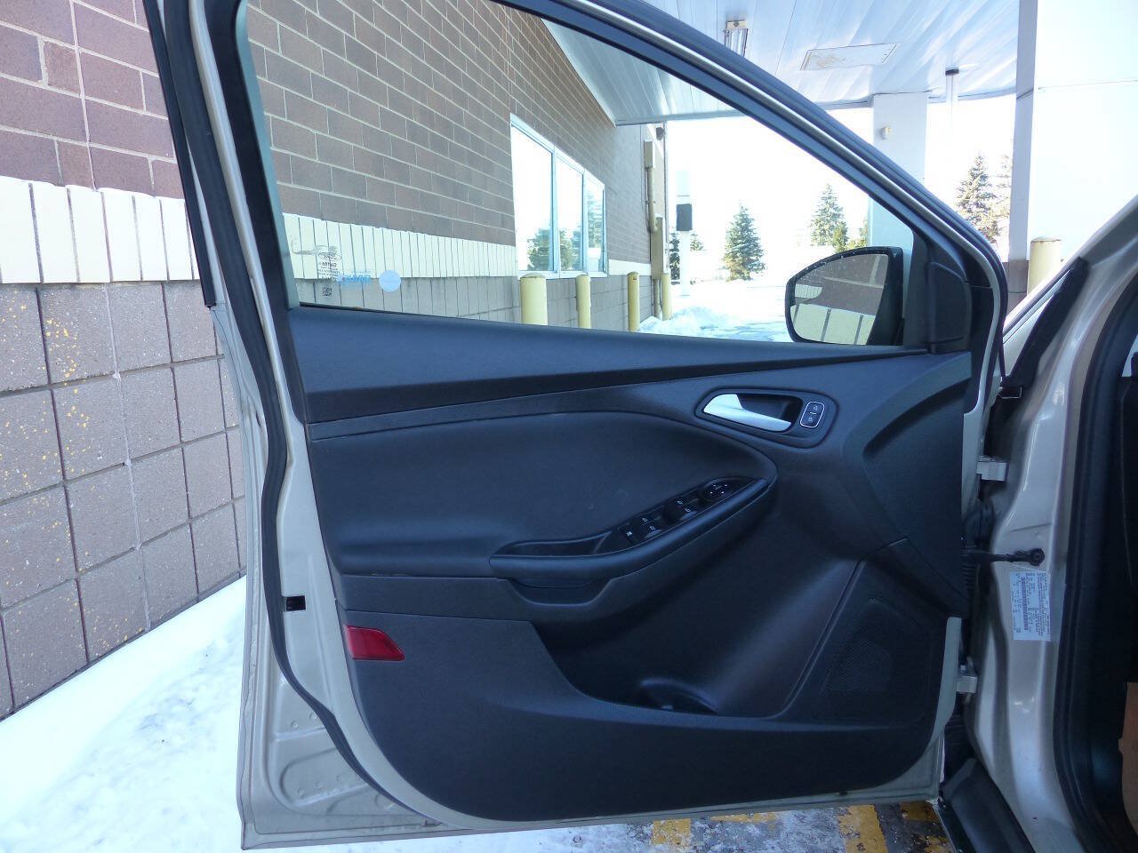 Used 2017 Ford Focus SE FWD image 18