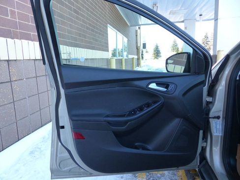 Used 2017 Ford Focus SE FWD image 18