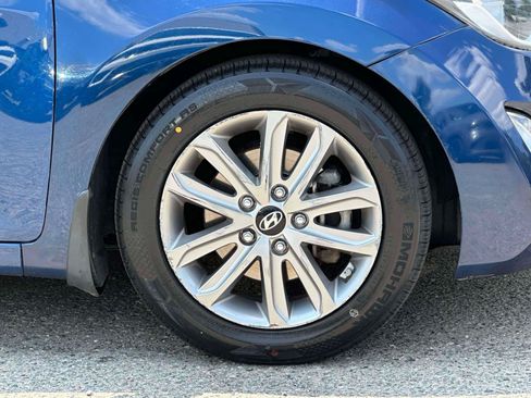 Used 2015 Hyundai Elantra SE w/ Option Group 02 FWD image 7
