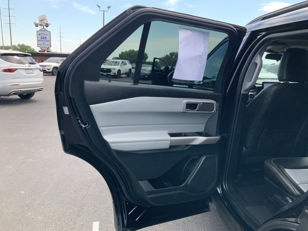 Used 2023 Ford Explorer XLT w/ Equipment Group 202A AWD/4WD image 16