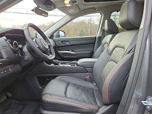 Certified 2025 Nissan Pathfinder Platinum w/ Cargo Package image 15