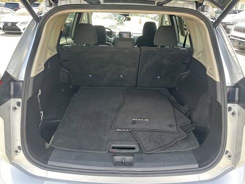 Used 2025 Nissan Rogue SV image 28