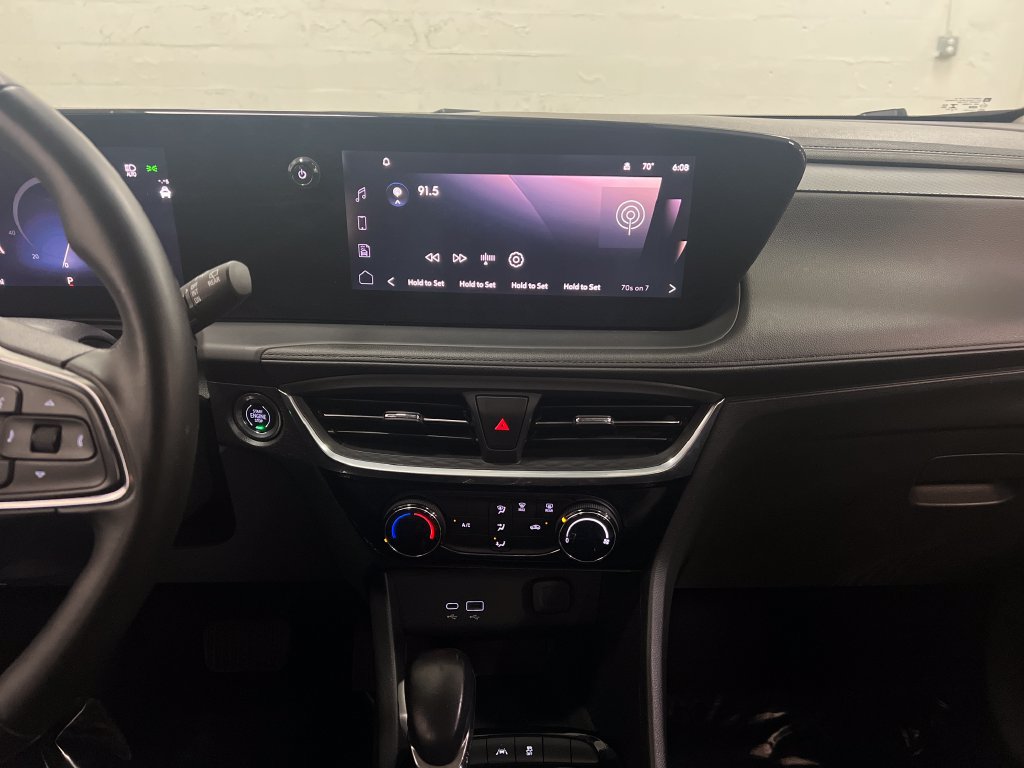Used 2024 Buick Encore GX Sport Touring FWD image 18