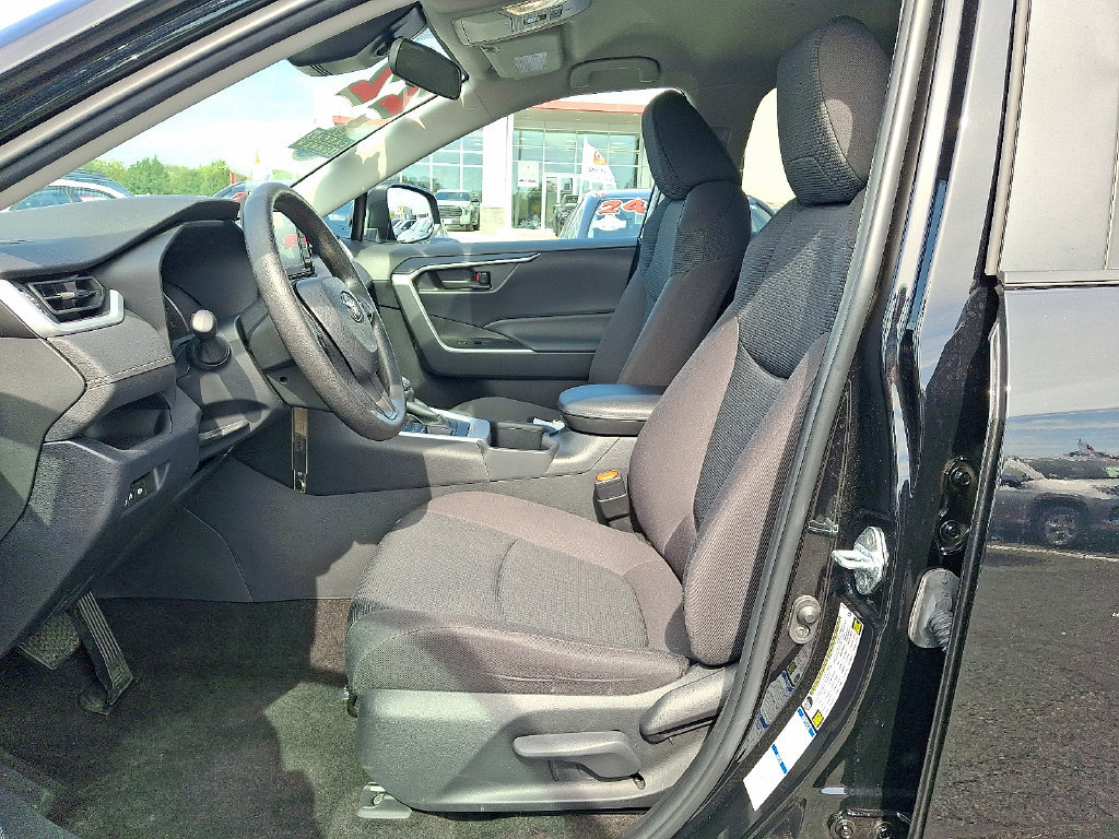 Used 2022 Toyota RAV4 LE AWD/4WD image 14
