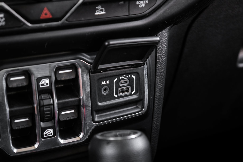 Used 2022 Jeep Wrangler Unlimited Sport AWD/4WD image 37