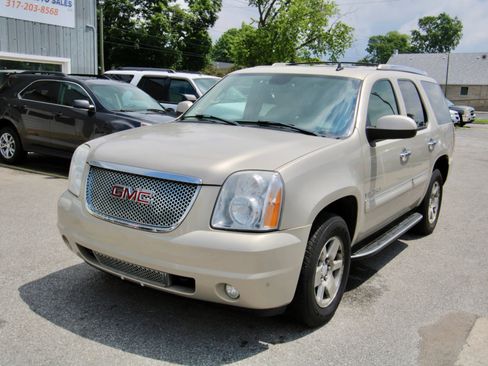 Used 2008 GMC Yukon Denali image 2