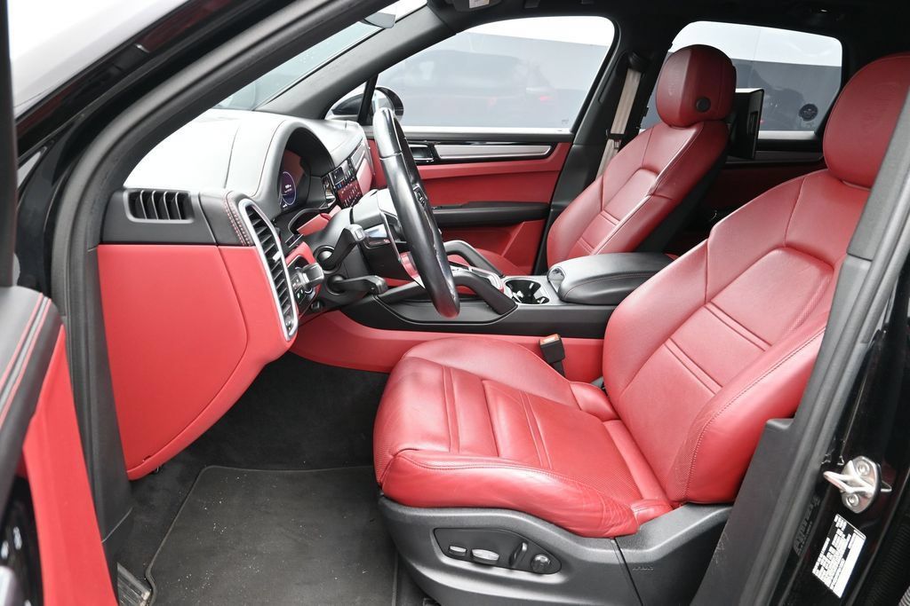 Certified 2023 Porsche Cayenne Platinum Edition AWD/4WD image 5