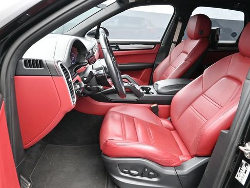 Certified 2023 Porsche Cayenne Platinum Edition AWD/4WD image 5