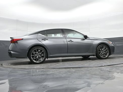Used 2023 Nissan Altima 2.0 SR FWD image 32