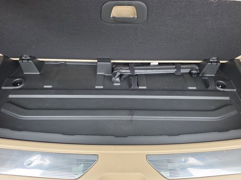 Used 2021 Cadillac Escalade Premium Luxury image 44