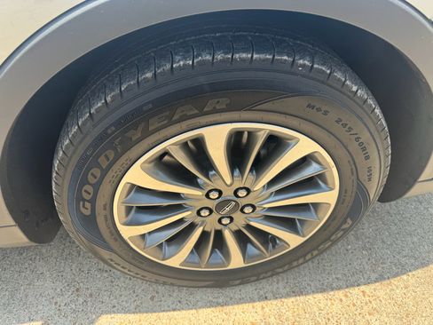Used 2021 Lincoln Nautilus Reserve AWD/4WD image 12