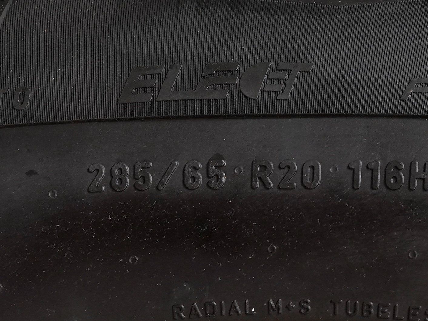 Used 2025 Tesla Cybertruck AWD Crew Cab image 38