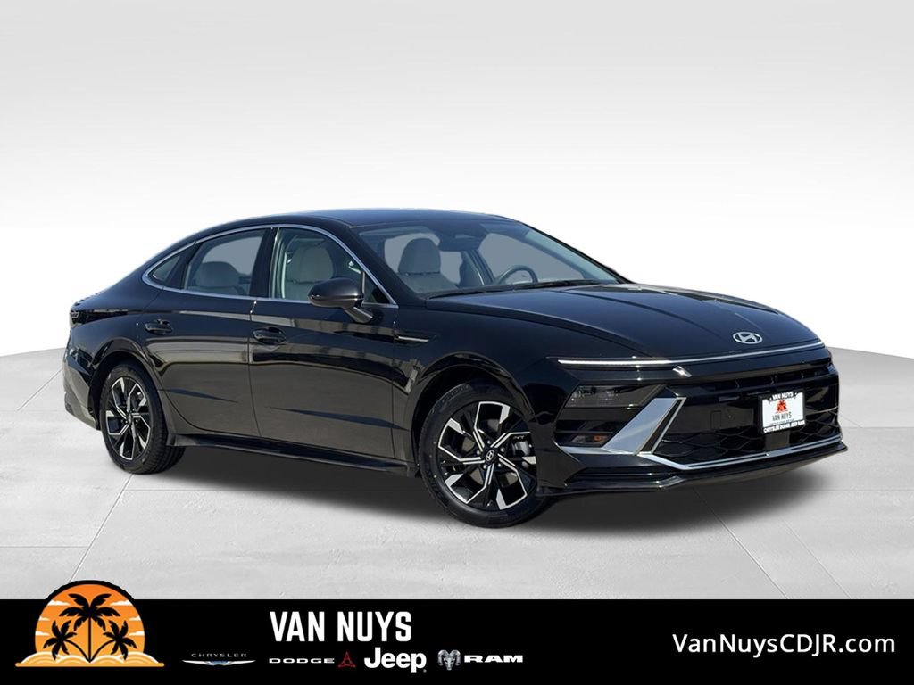 Used 2025 Hyundai Sonata SEL FWD image 1