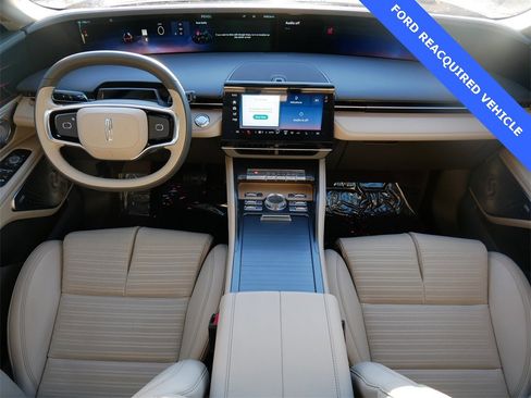 Used 2025 Lincoln Nautilus Reserve image 13