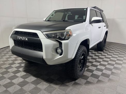 Used 2016 Toyota 4Runner SR5 AWD/4WD image 4