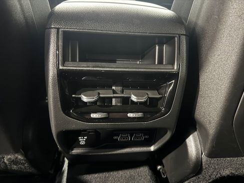 Used 2025 Jeep Grand Cherokee Altitude AWD/4WD image 35