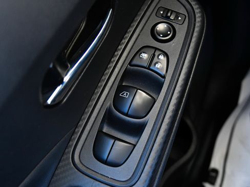 Used 2025 Nissan Versa SV FWD image 29