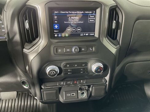 Used 2024 GMC Sierra 2500 Pro w/ Convenience Package image 17