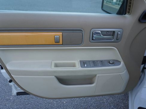 Used 2008 Lincoln MKZ image 24