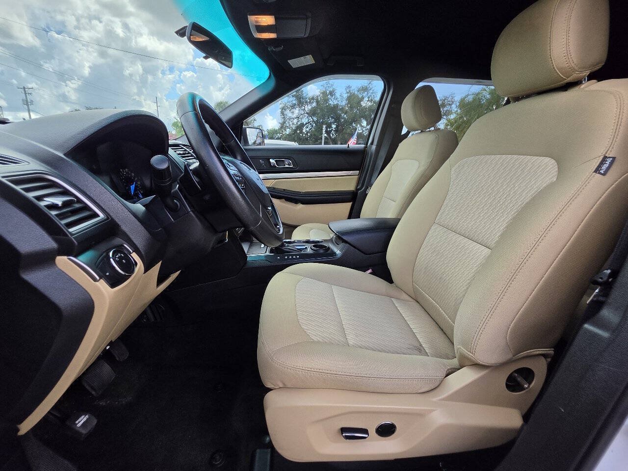 Used 2017 Ford Explorer FWD image 11