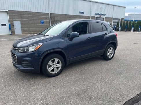 Used 2019 Chevrolet Trax LS w/ Tint and Cruise Package AWD/4WD image 3