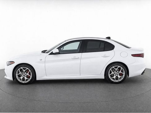 Used 2022 Alfa Romeo Giulia Ti RWD image 7