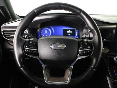 Used 2021 Ford Explorer Platinum w/ Equipment Group 601A image 9