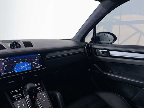 Used 2023 Porsche Cayenne Turbo S image 20