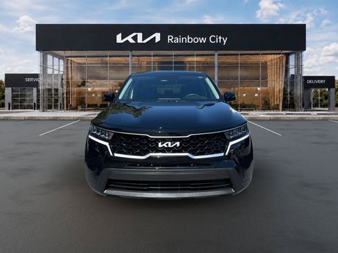 Used 2023 Kia Sorento LX FWD image 2