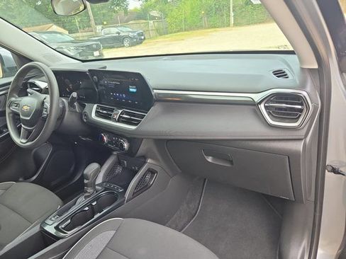 Used 2025 Chevrolet TrailBlazer LT AWD/4WD image 30