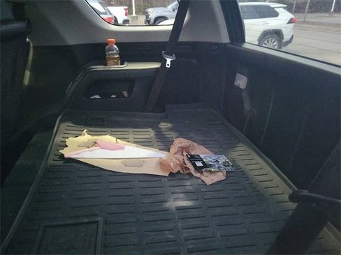 Used 2018 Toyota 4Runner SR5 Premium image 10