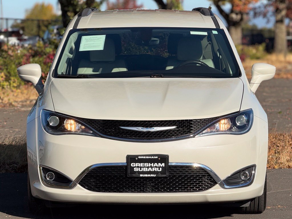 Used 2017 Chrysler Pacifica Touring-L FWD image 2