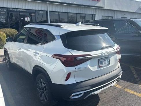 Used 2022 Kia Seltos EX image 3