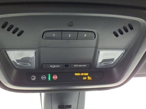 Used 2023 Chevrolet Traverse LT FWD image 29