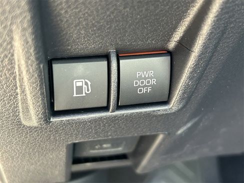 Used 2025 Toyota Sienna XLE w/ XLE Plus Package image 28