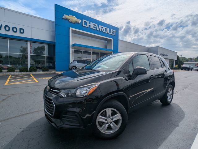 Used 2021 Chevrolet Trax LS w/ Tint and Cruise Package AWD/4WD image 28