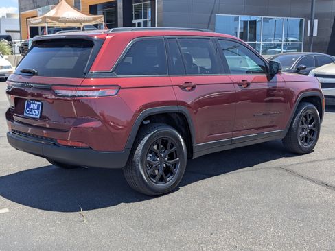 New 2025 Jeep Grand Cherokee Altitude image 2